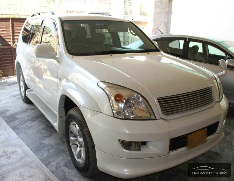 Toyota prado 2005 price pakistan