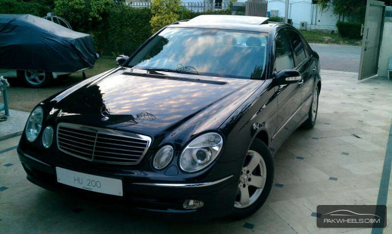 2005 Mercedes e class black #3