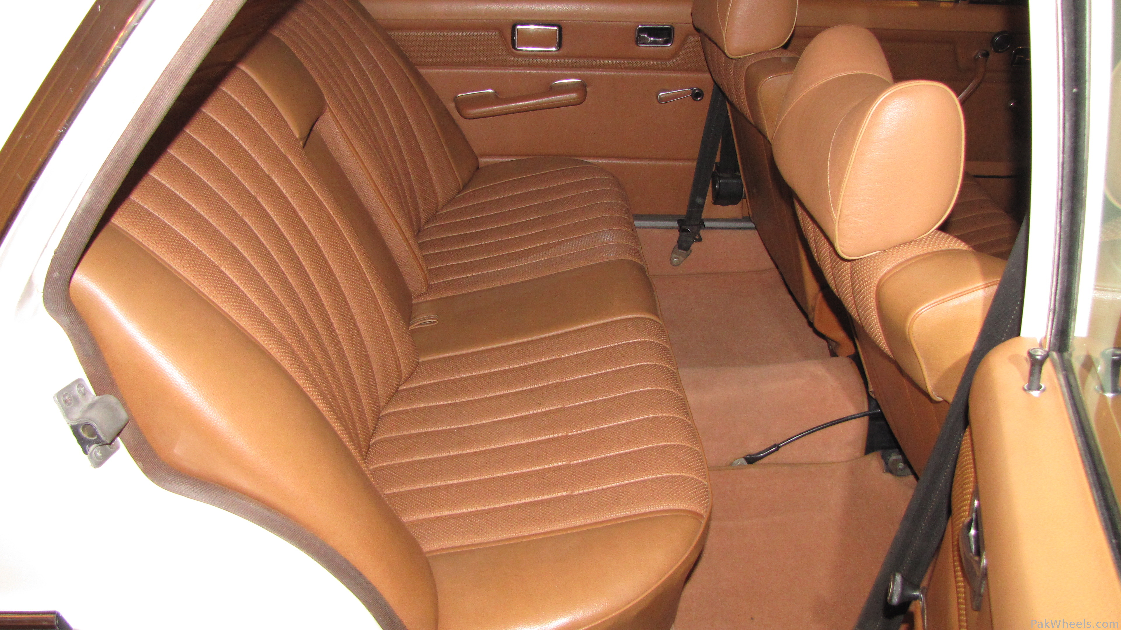 Mercedes Benz E Class - 1972 Mercedes-Benz 220 W115 (YCCC) Mercedes Benz E Class - 1972 Mercedes-Benz 220 W115 (YCCC) Image-15