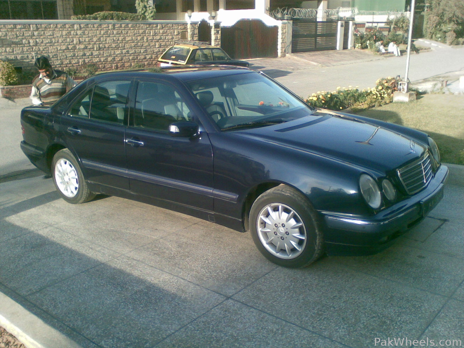 Mercedes Benz E Class - 2000 khanandilari Image-1