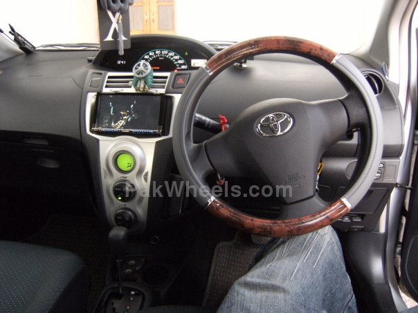Toyota Vitz - 2005 YARIS Toyota Vitz - 2005 YARIS Image-3