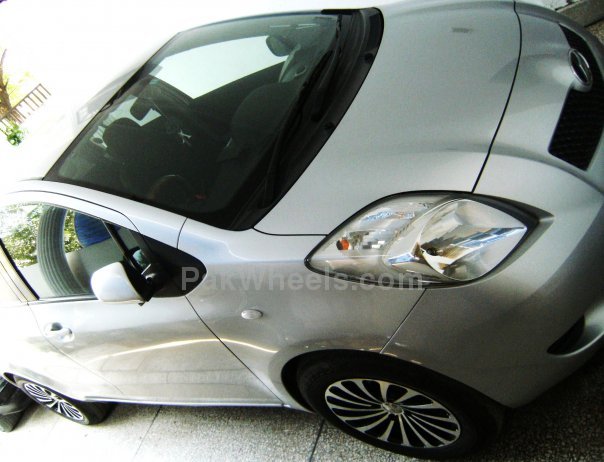 Toyota Vitz - 2005 YARIS Toyota Vitz - 2005 YARIS Image-5