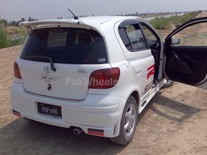 Toyota Vitz - 2003