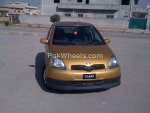 Toyota Vitz - 2000