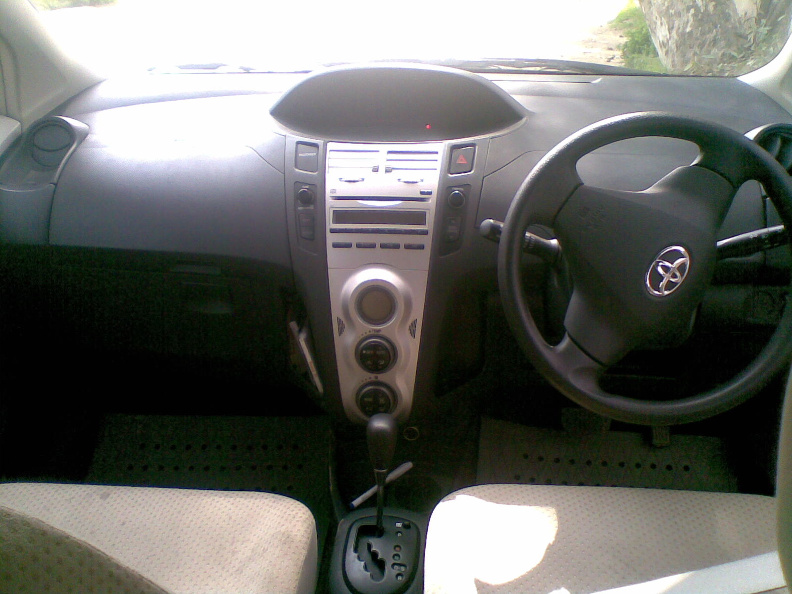 Toyota Vitz - 2006 Vitz  Toyota Vitz - 2006 Vitz  Image-2