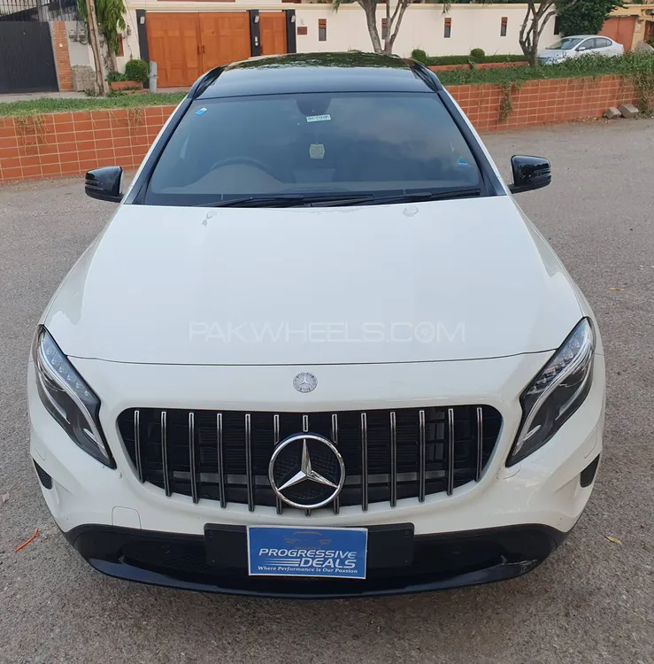 Mercedes Benz GLA Class 2015 for Sale in Karachi Image-1