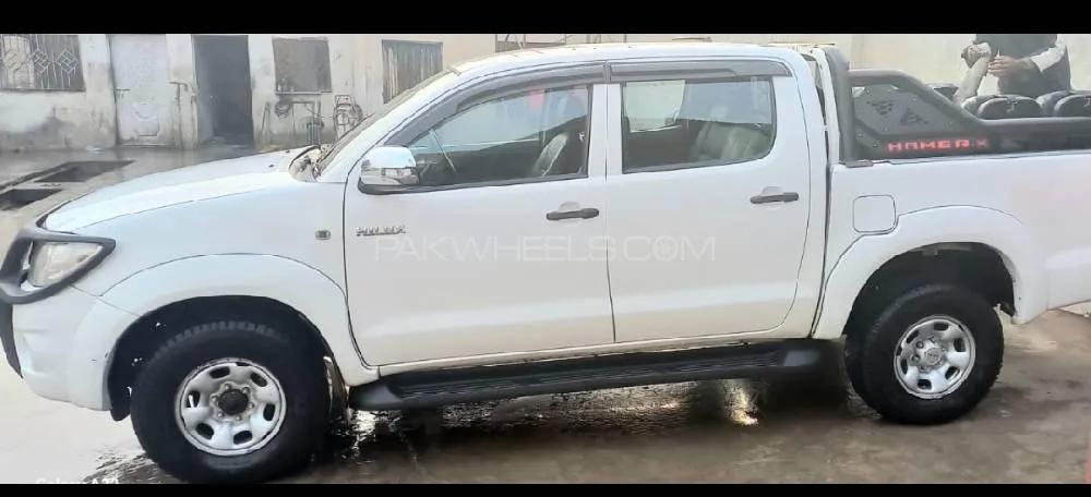 Toyota Hilux 2009 for Sale in Abbottabad Image-1