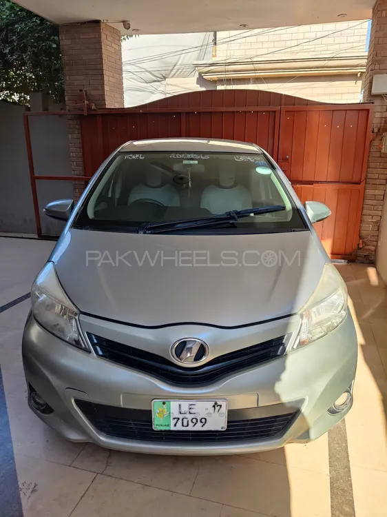 Toyota Vitz 2013 for Sale in Chiniot Image-1