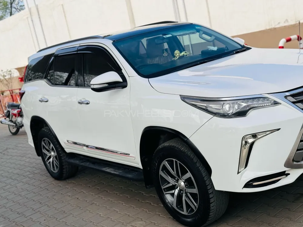 Toyota Fortuner 2017 for Sale in Faisalabad Image-1
