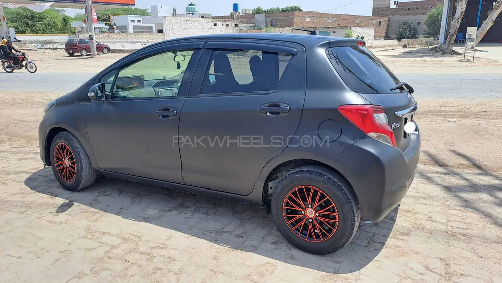 Toyota Vitz 2014 for sale in Khanewal