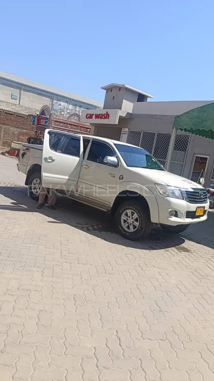 Toyota Hilux 2013 for Sale in Shakargarh Image-1