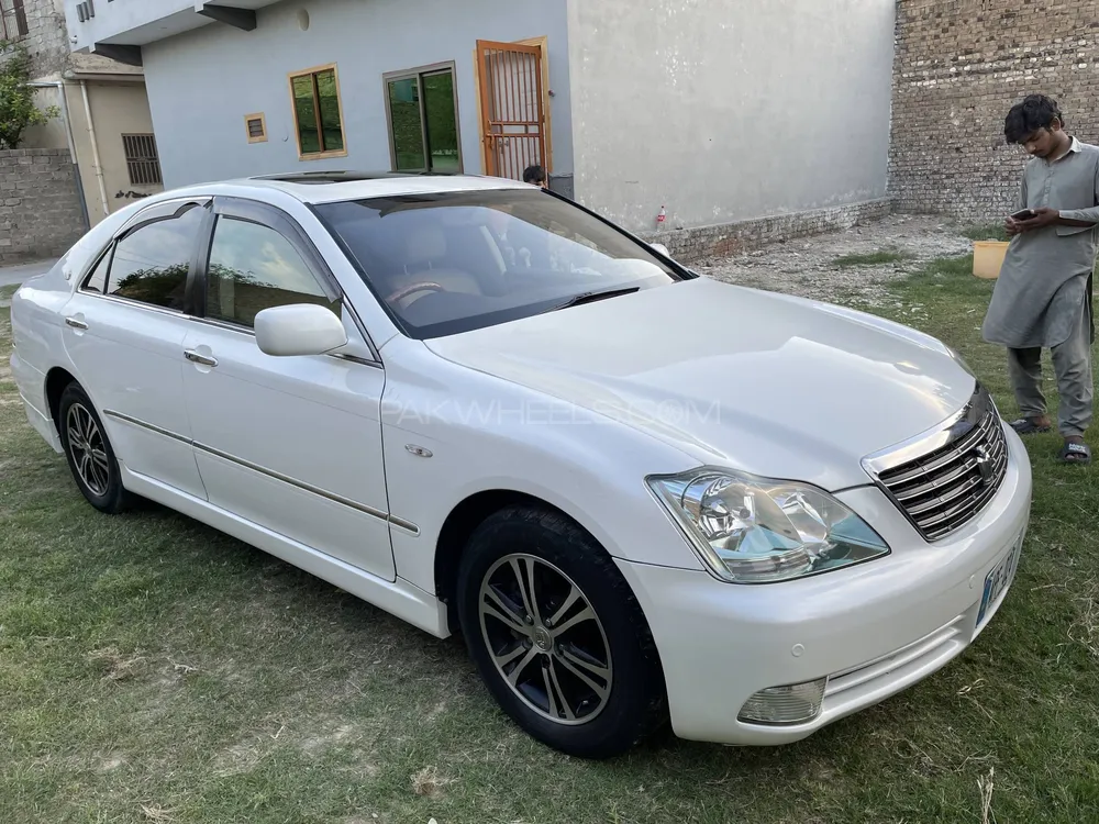 Toyota Crown 2004 for sale in Wah cantt