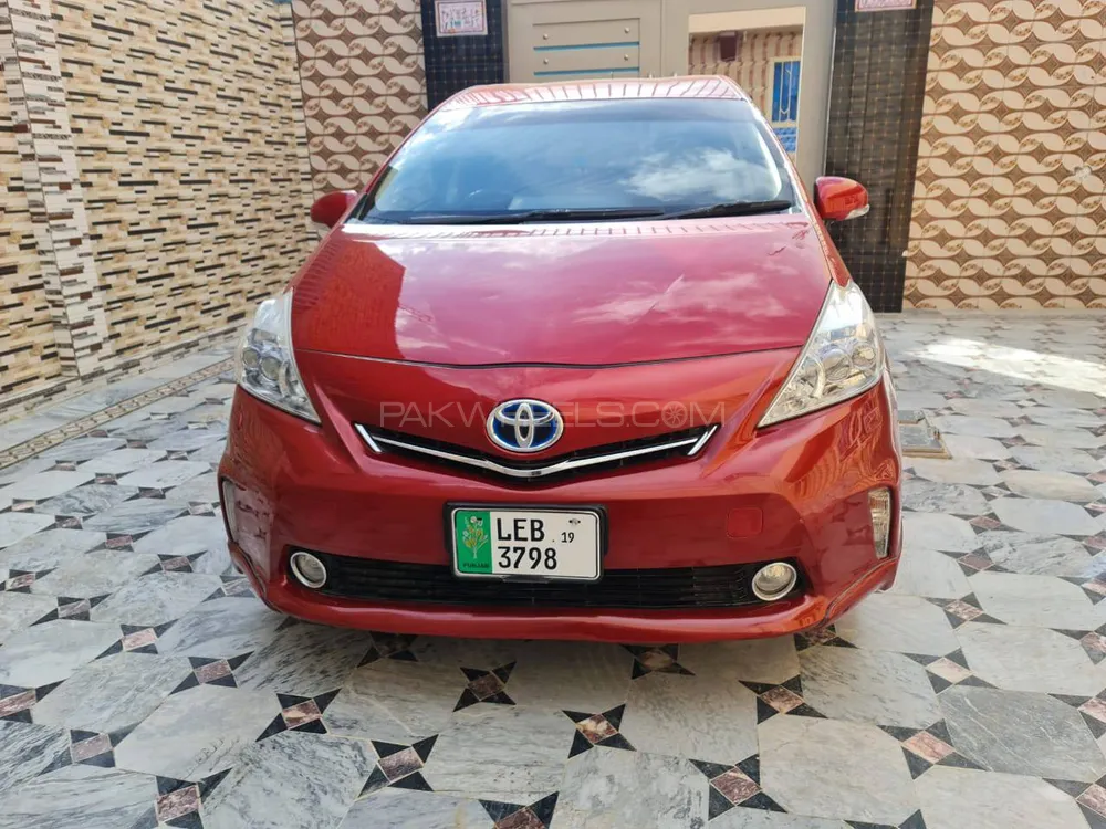 Toyota Prius Alpha 2013 for Sale in Quetta Image-1