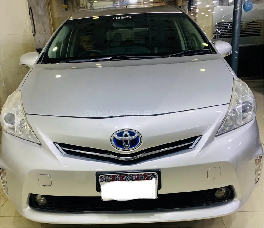 Toyota Prius Alpha 2011 for Sale in Hyderabad Image-1