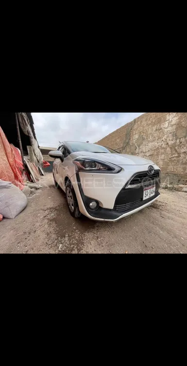 Toyota Sienta 2017 for Sale in Karachi Image-1