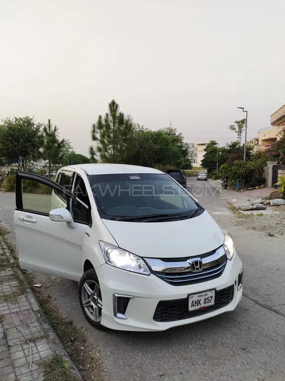 Honda Freed 2015 for Sale in Islamabad Image-1