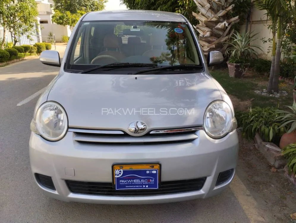 Toyota Sienta 2013 for Sale in Karachi Image-1