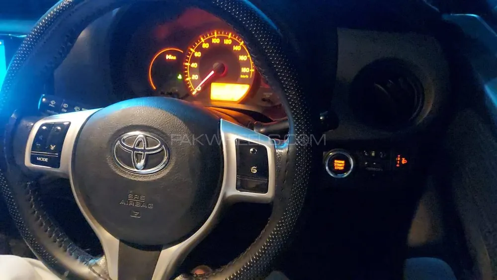 Toyota Vitz 2014 for sale in Karachi