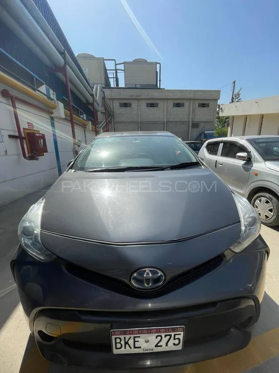 Toyota Prius Alpha 2011 for Sale in Karachi Image-1