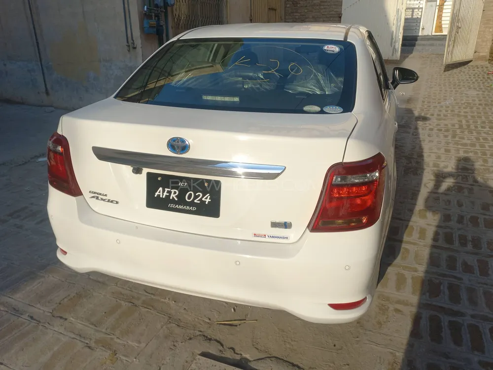 Toyota Corolla Axio 2020 for Sale in Peshawar Image-1