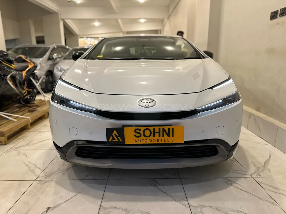 Toyota Prius 2023 for Sale in Karachi Image-1