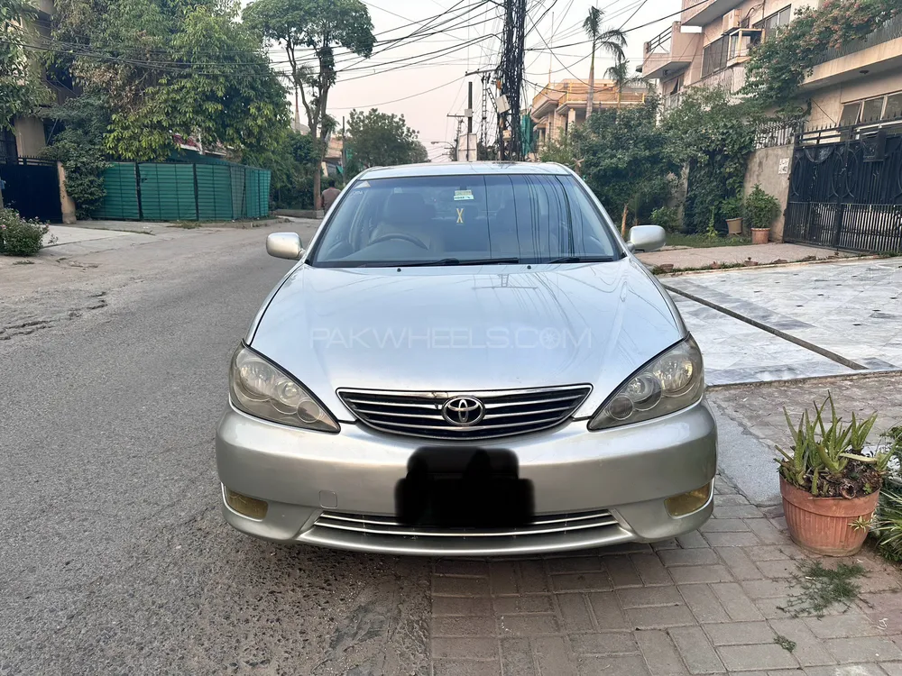Toyota Camry 2005 for Sale in Lahore Image-1