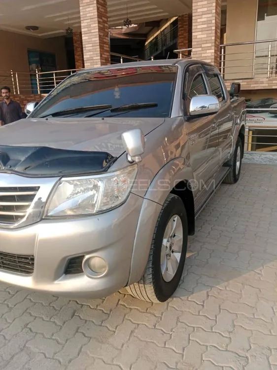 Toyota Hilux 2012 for Sale in Hassan abdal Image-1