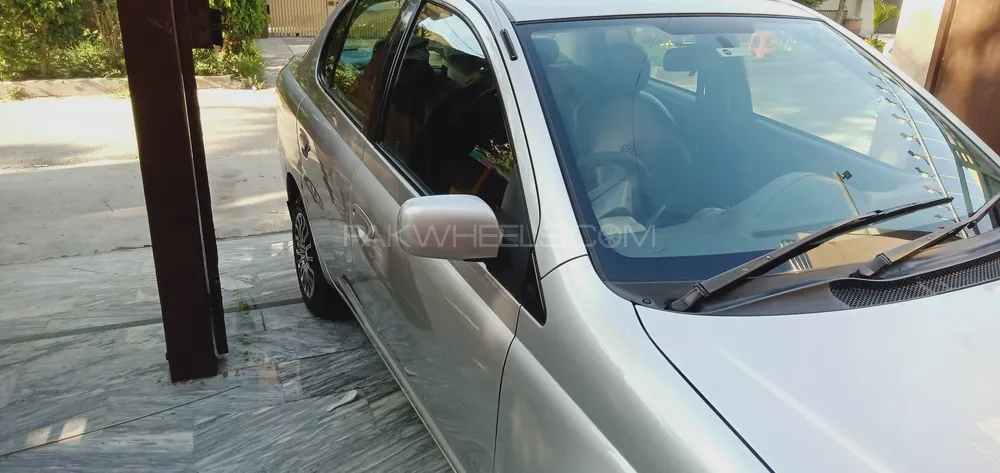 Toyota Platz 2001 for sale in Lahore