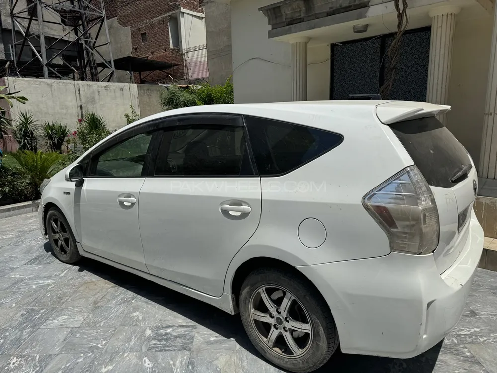 Toyota Prius Alpha 2012 for Sale in Lahore Image-1