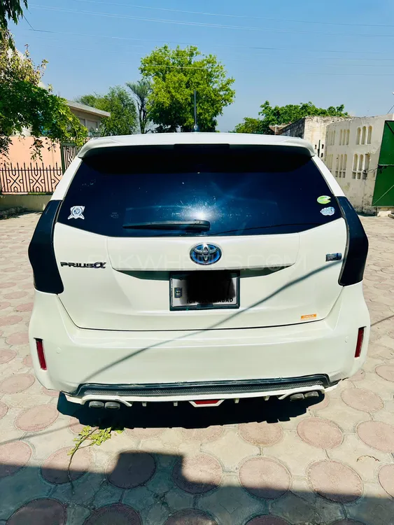 Toyota Prius Alpha 2012 for sale in Sialkot