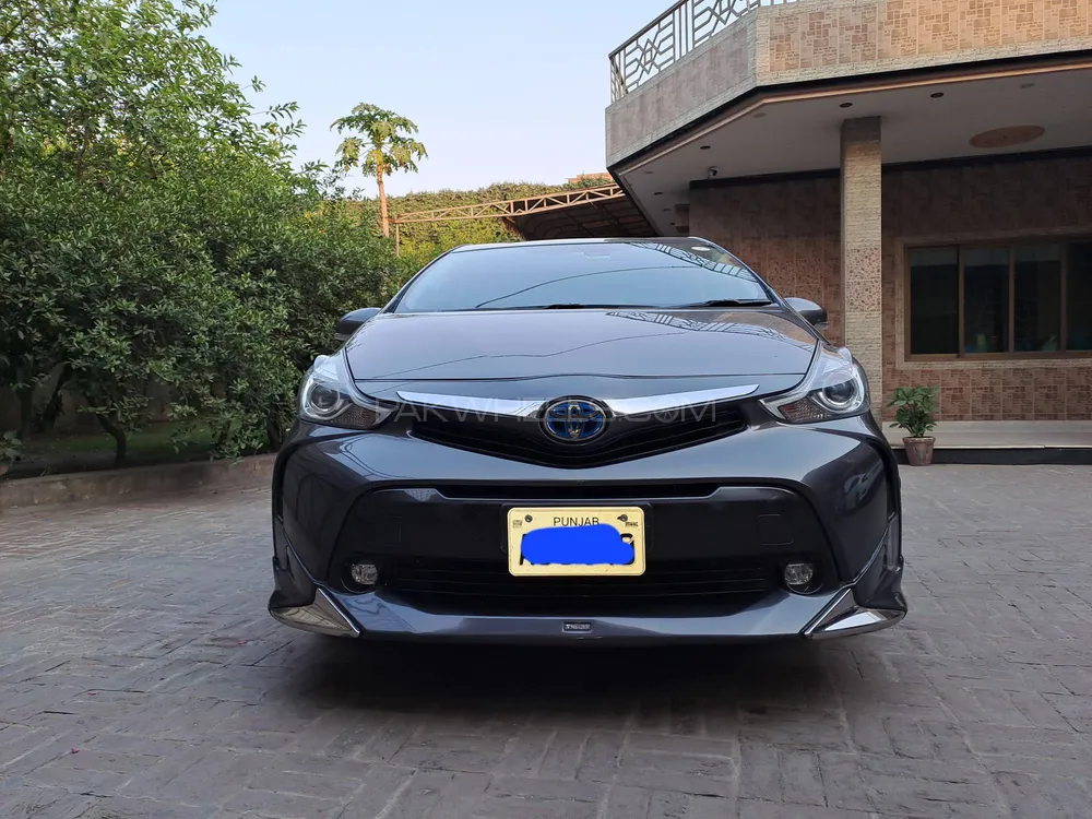 Toyota Prius Alpha 2017 for Sale in Lahore Image-1