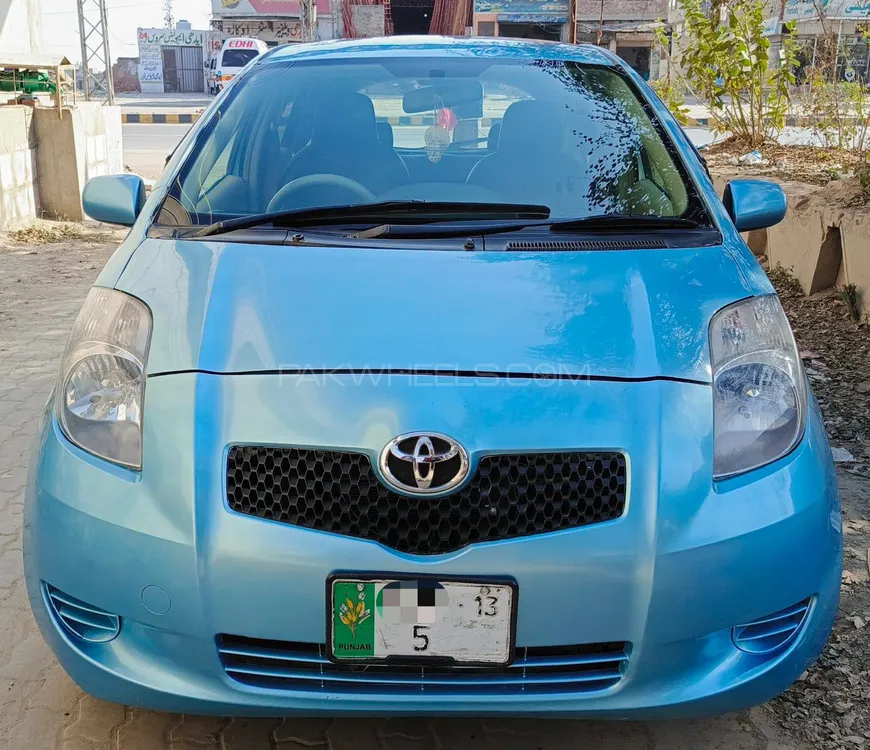 Toyota Vitz 2013 for Sale in Okara Image-1
