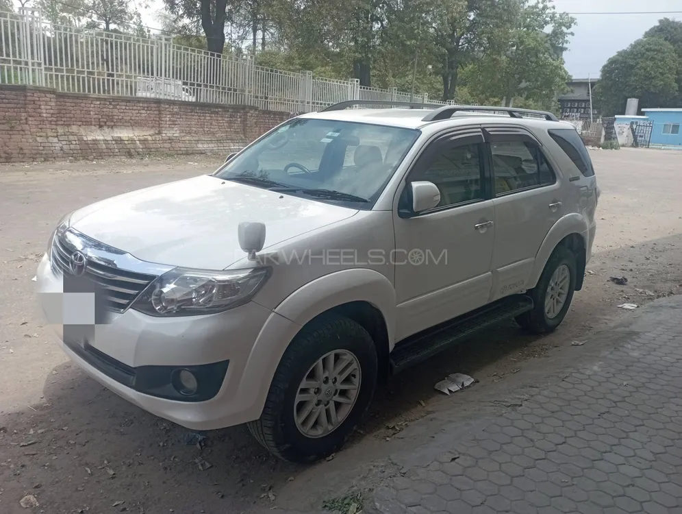 Toyota Fortuner 2015 for Sale in Mirpur A.K. Image-1