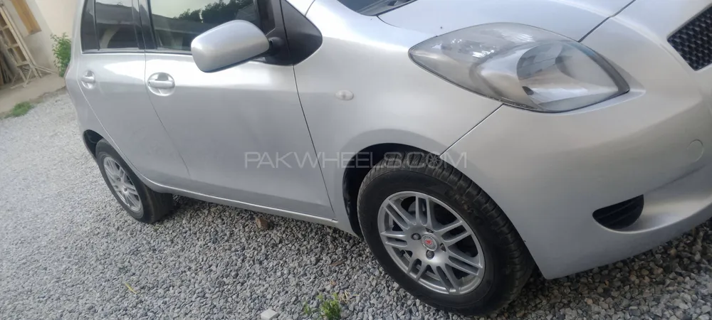 Toyota Vitz 2006 for Sale in Takhtbai Image-1