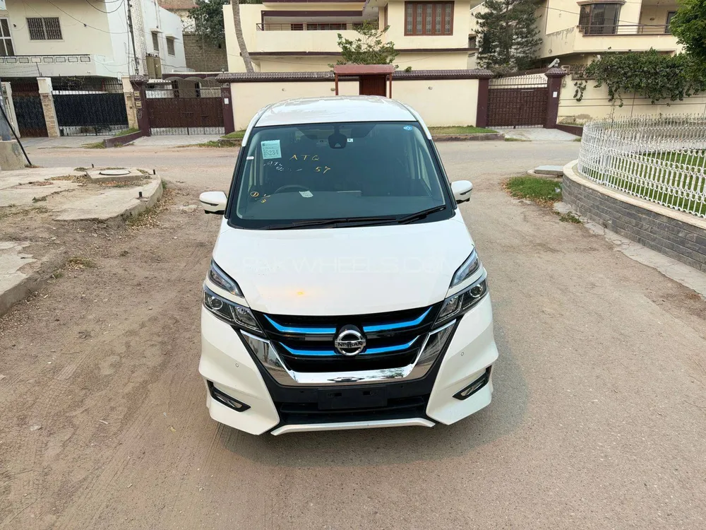 Nissan Serena 2018 for Sale in Karachi Image-1