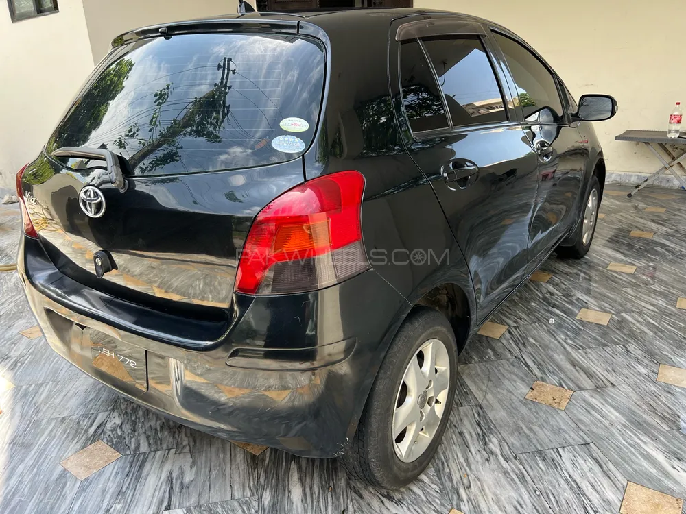 Toyota Vitz 2010 for Sale in Lahore Image-1