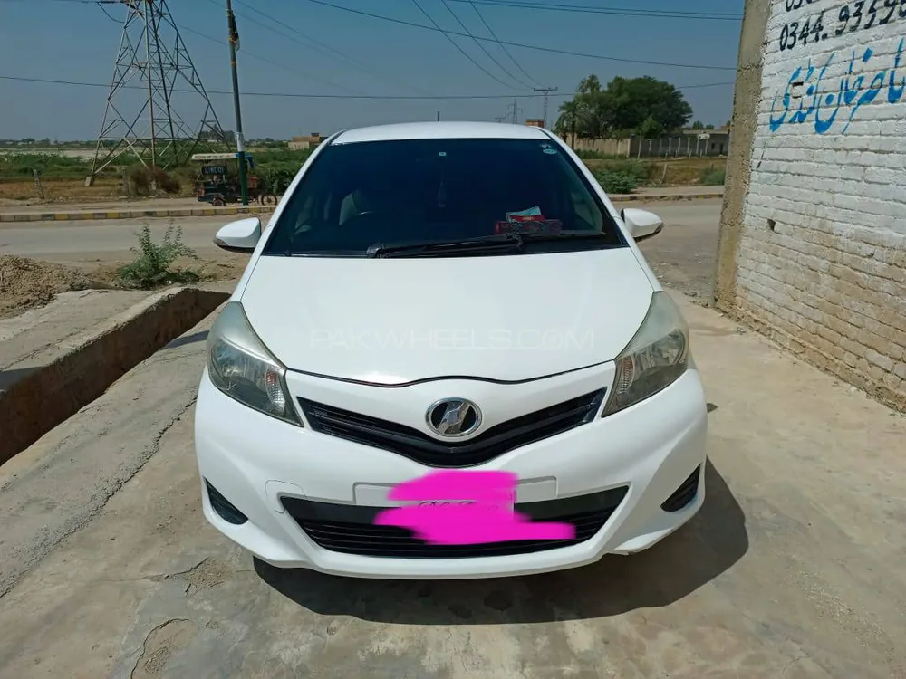 Toyota Vitz 2013 for Sale in Tank Image-1