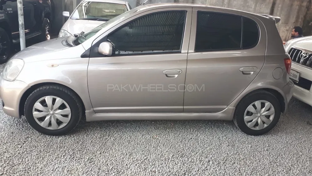 Toyota Vitz 2000 for Sale in Malakand Agency Image-1