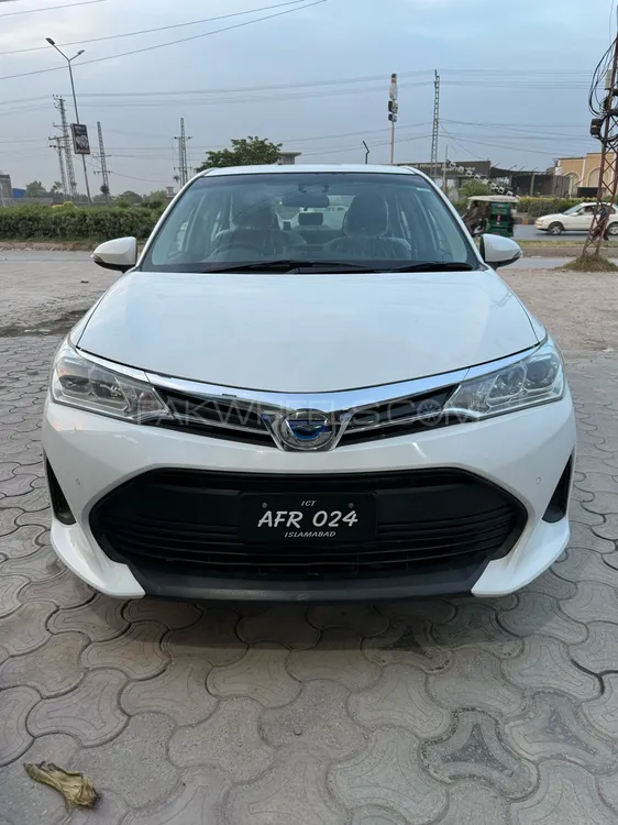 Toyota Corolla Axio 2020 for Sale in Peshawar Image-1