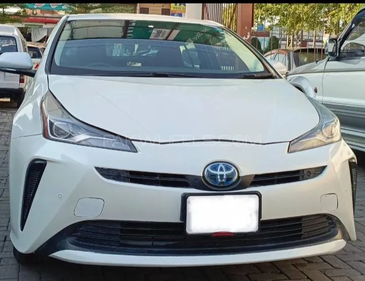 Toyota Prius Alpha 2019 for Sale in Faisalabad Image-1