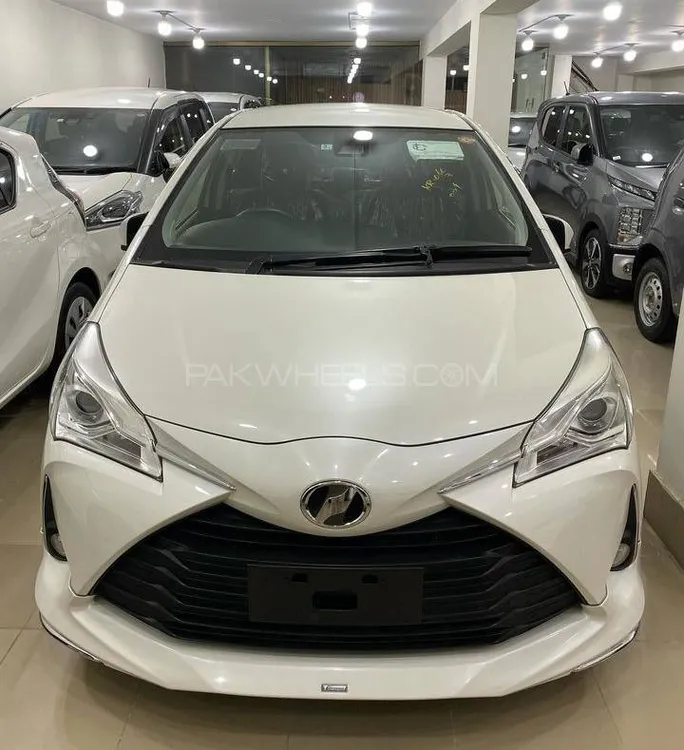 Toyota Vitz 2020 for Sale in Peshawar Image-1