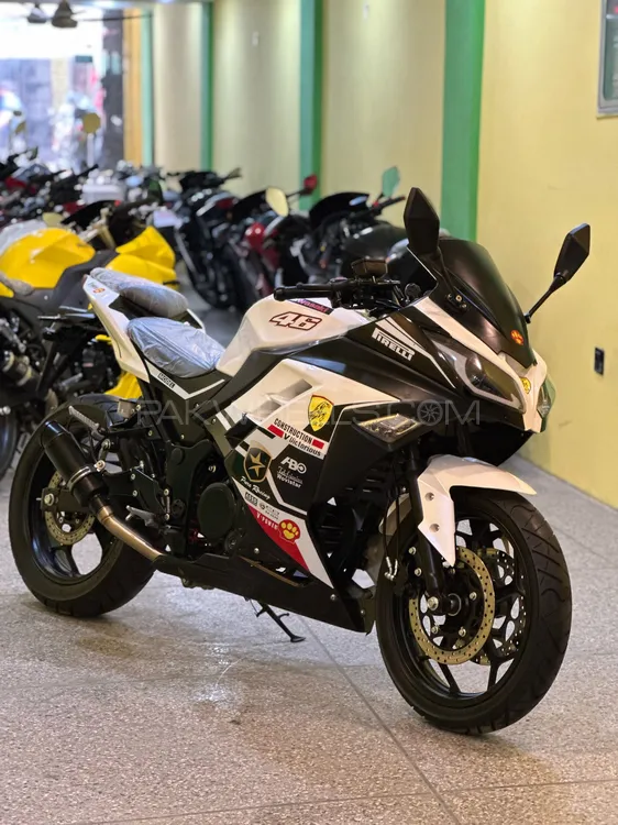 Used Kawasaki Ninja 250R 2023 Bike for sale in Lahore - 556305 | PakWheels