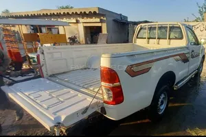 Toyota Hilux 4x2 Single Cab Standard 2013 for Sale