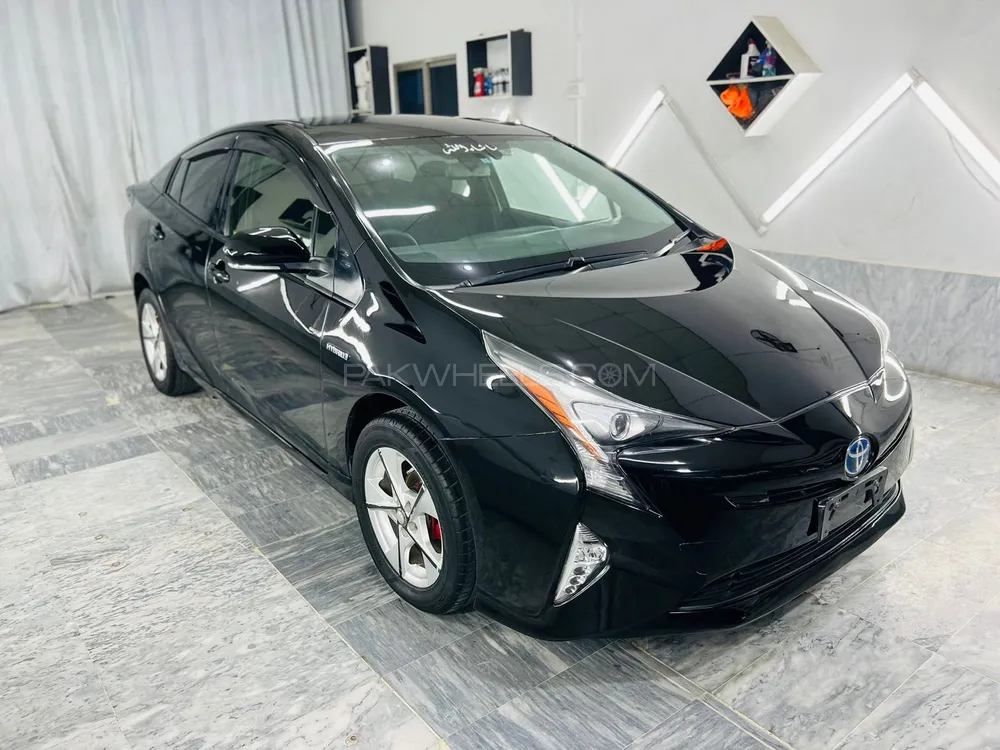 Toyota Prius 2016 for sale in D.G.Khan