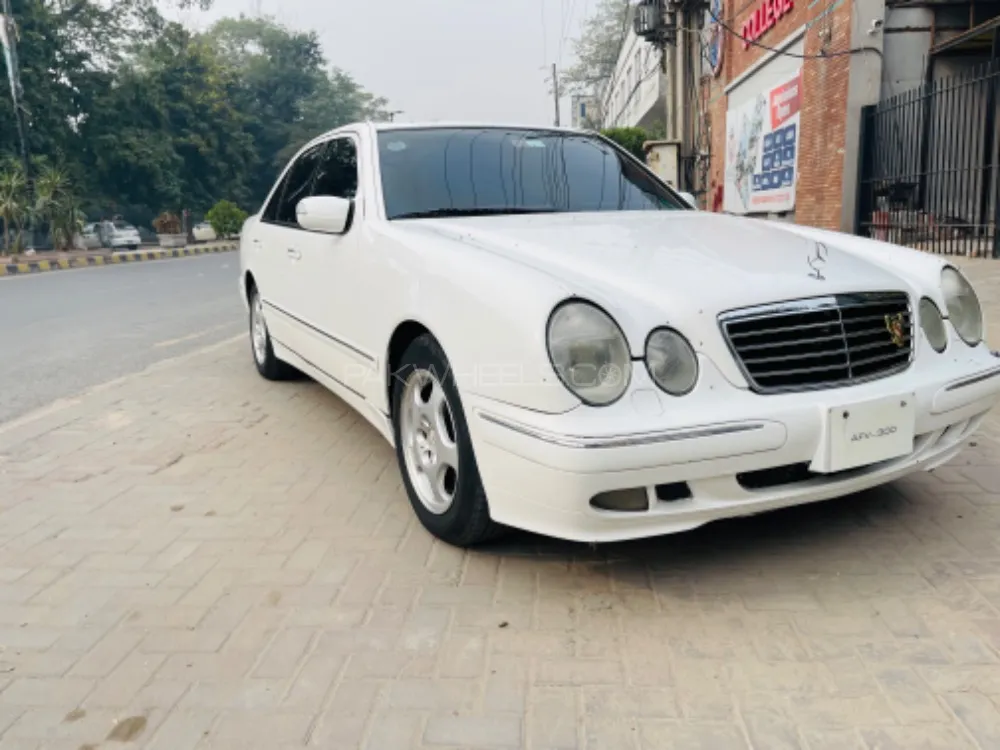 Mercedes Benz E Class 2002 for Sale in Faisalabad Image-1