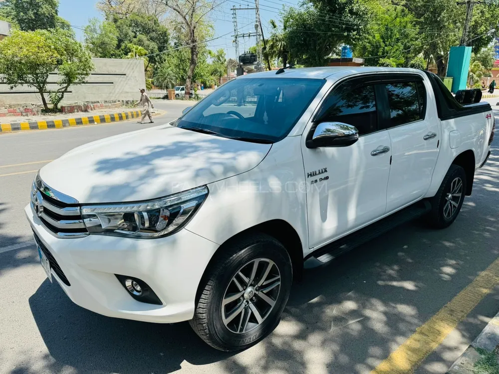 Toyota Hilux 2021 for Sale in Hayatabad Image-1