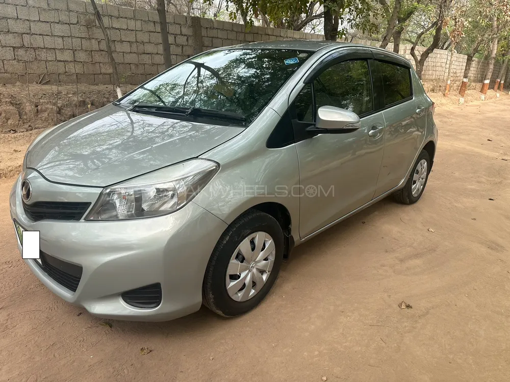 Toyota Vitz 2013 for Sale in Lahore Image-1