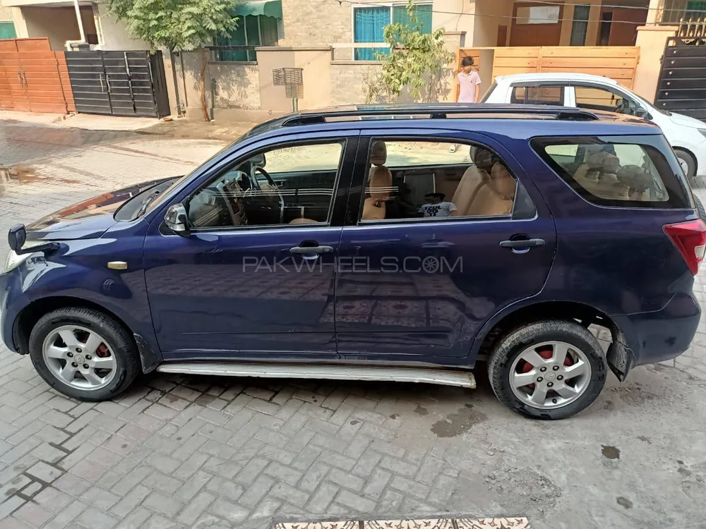 Daihatsu Terios 2010 for Sale in Lahore Image-1