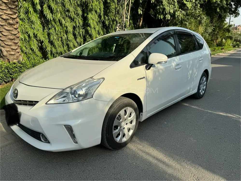 Toyota Prius Alpha 2012 for sale in Lahore
