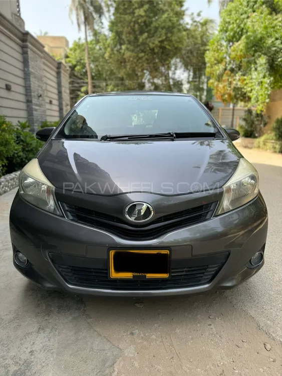 Toyota Vitz 2013 for Sale in Karachi Image-1